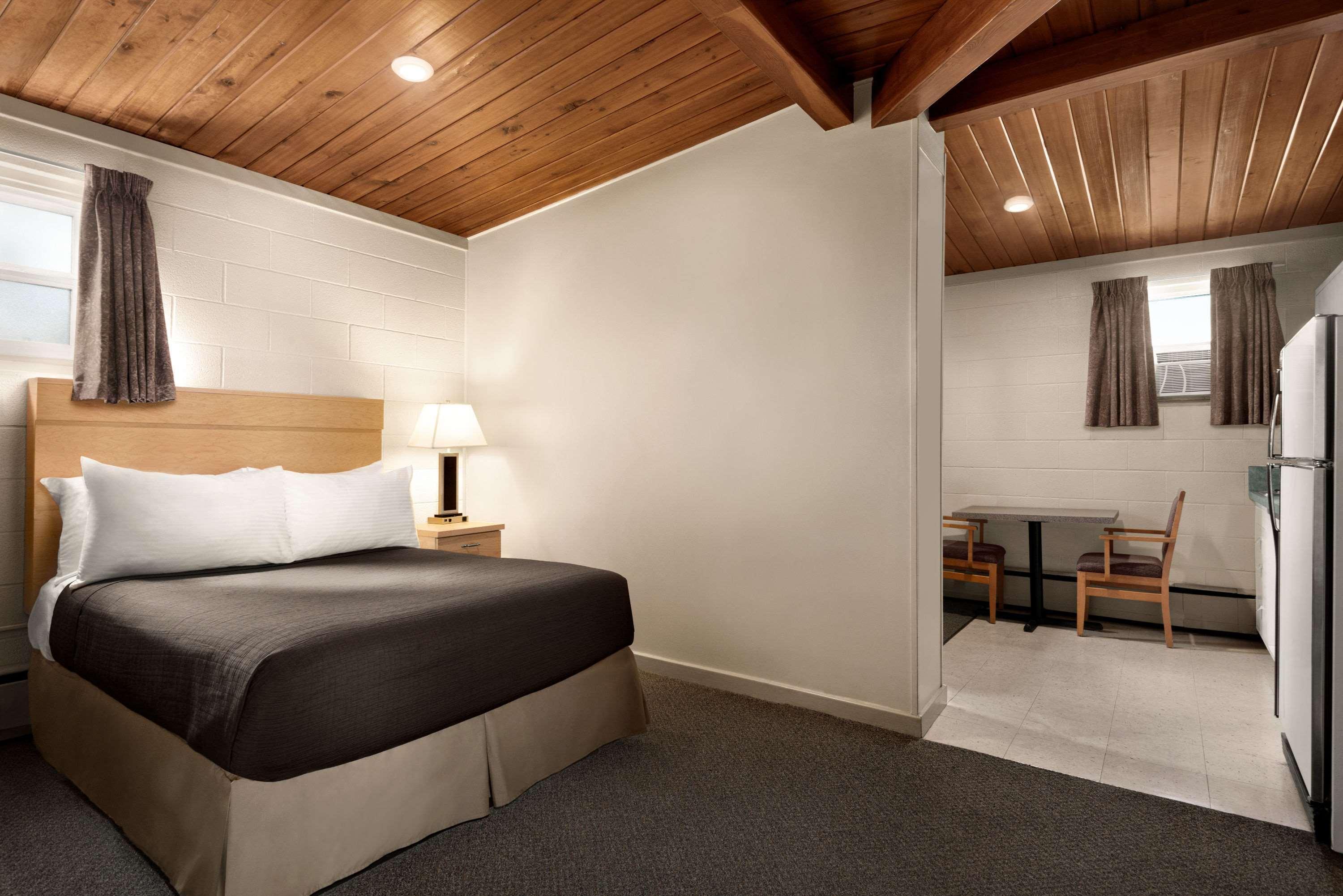 Thriftlodge Moose Jaw Bagian luar foto