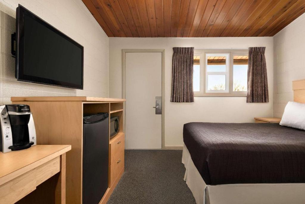 Thriftlodge Moose Jaw Bagian luar foto