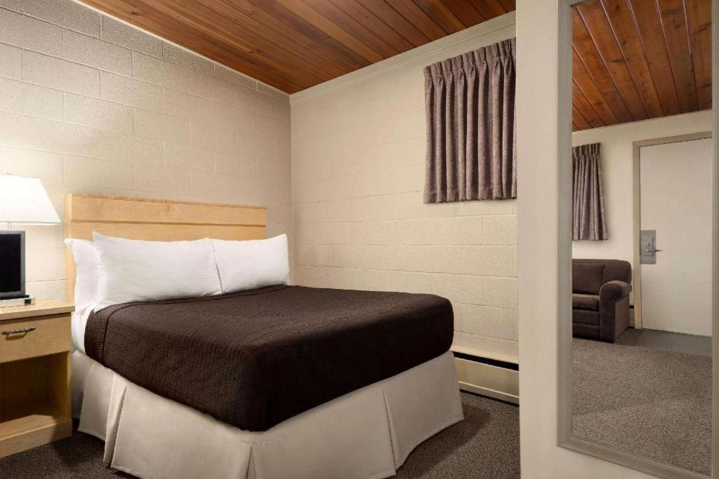 Thriftlodge Moose Jaw Bagian luar foto
