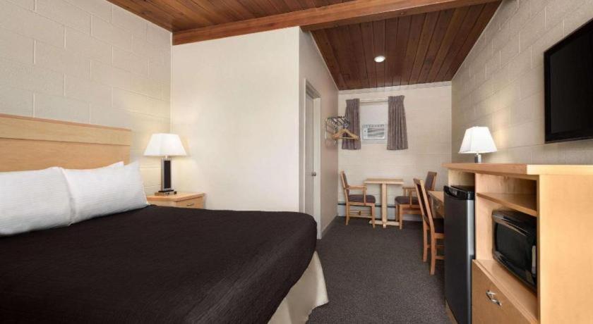 Thriftlodge Moose Jaw Bagian luar foto