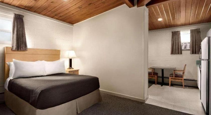 Thriftlodge Moose Jaw Bagian luar foto